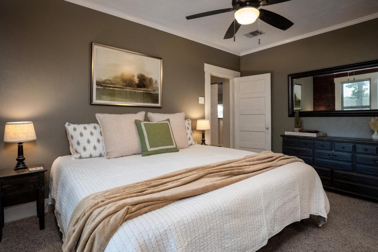 Ol Sarge Retreat Outdoor Amenities Cozy Charm Villa Bryan Exterior photo